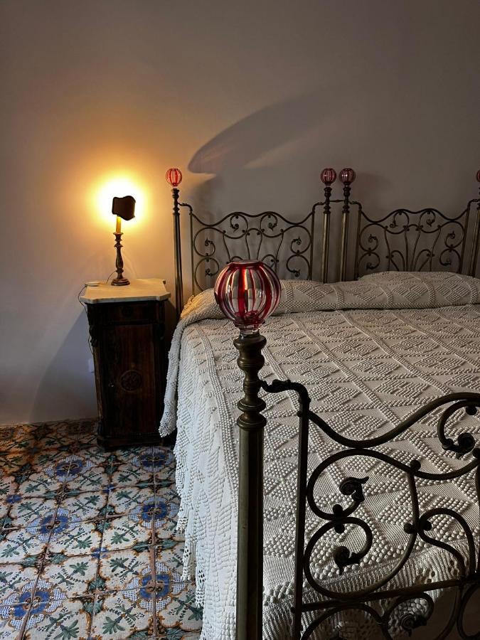 Palazzo Triolo - Dimora Di Charme Bed & Breakfast Корлеоне Екстериор снимка