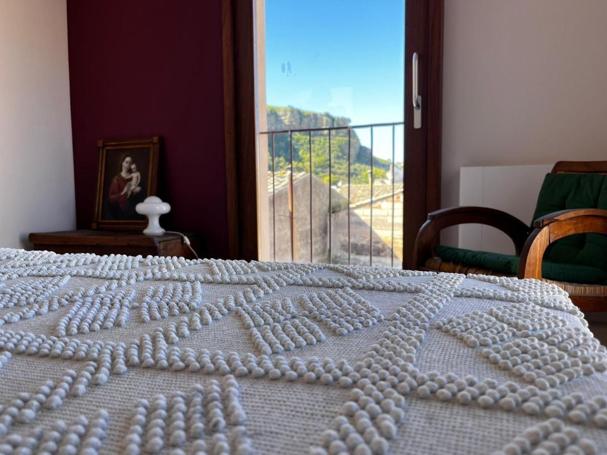 Palazzo Triolo - Dimora Di Charme Bed & Breakfast Корлеоне Екстериор снимка