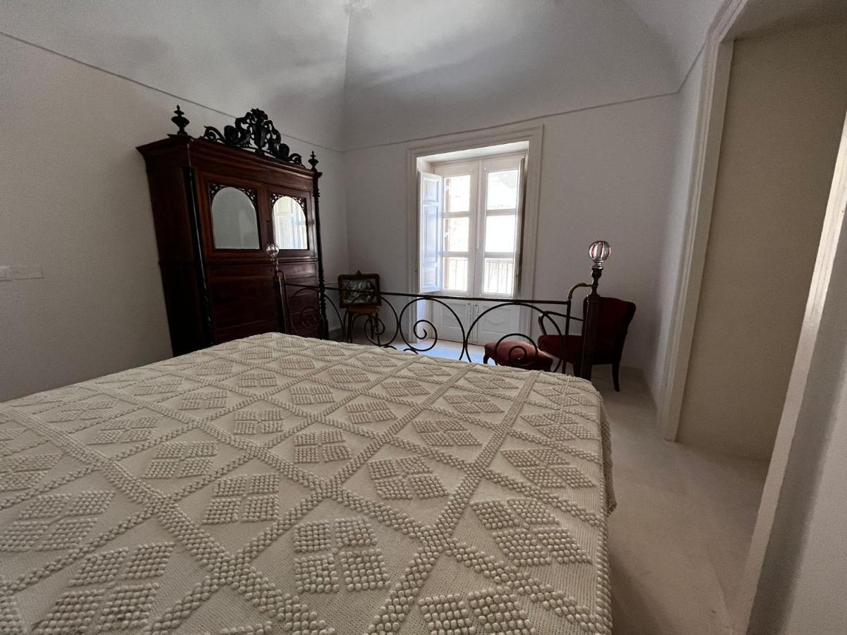 Palazzo Triolo - Dimora Di Charme Bed & Breakfast Корлеоне Екстериор снимка