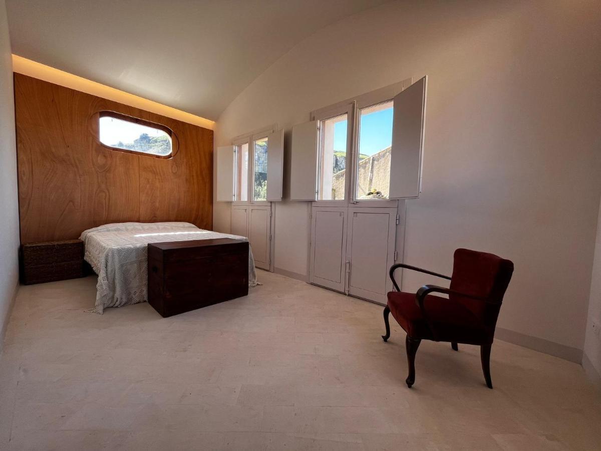 Palazzo Triolo - Dimora Di Charme Bed & Breakfast Корлеоне Екстериор снимка