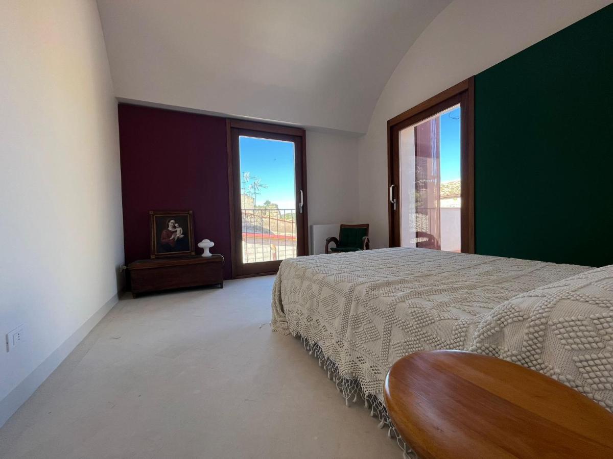 Palazzo Triolo - Dimora Di Charme Bed & Breakfast Корлеоне Екстериор снимка