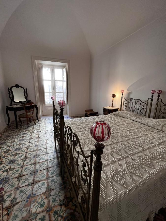 Palazzo Triolo - Dimora Di Charme Bed & Breakfast Корлеоне Екстериор снимка